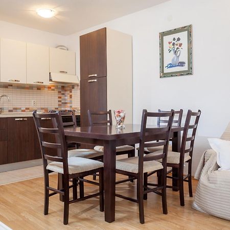 Apartments Leut 80M From The Sea Podgora Exterior photo