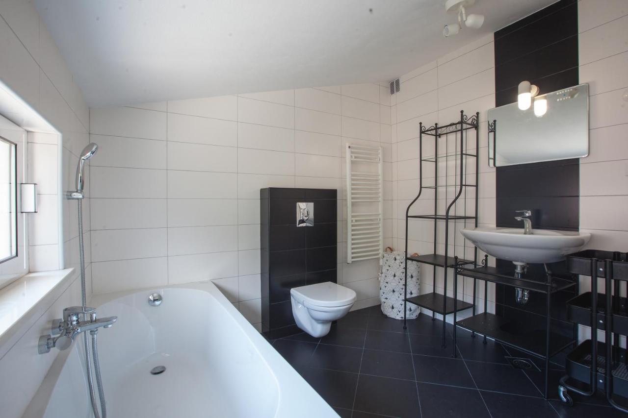 Apartments Leut 80M From The Sea Podgora Room photo
