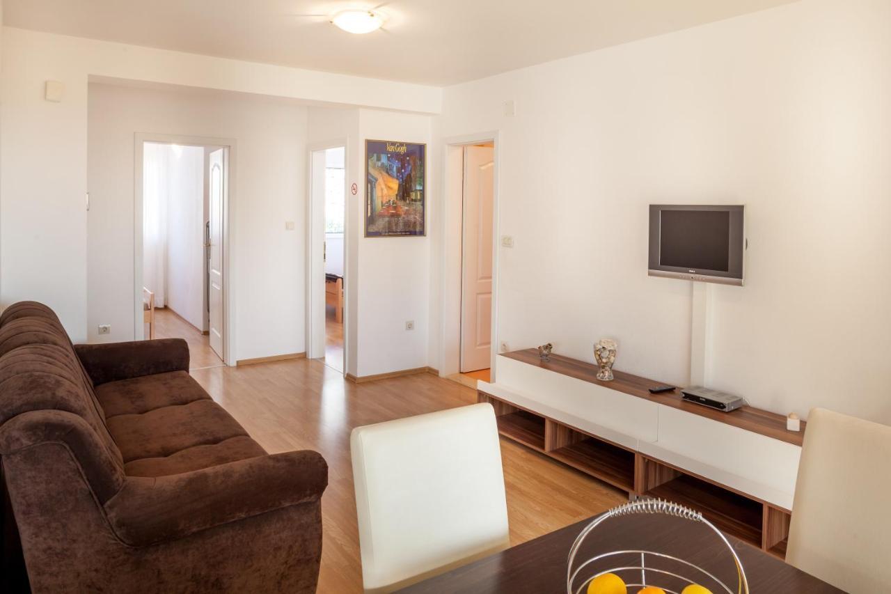 Apartments Leut 80M From The Sea Podgora Room photo