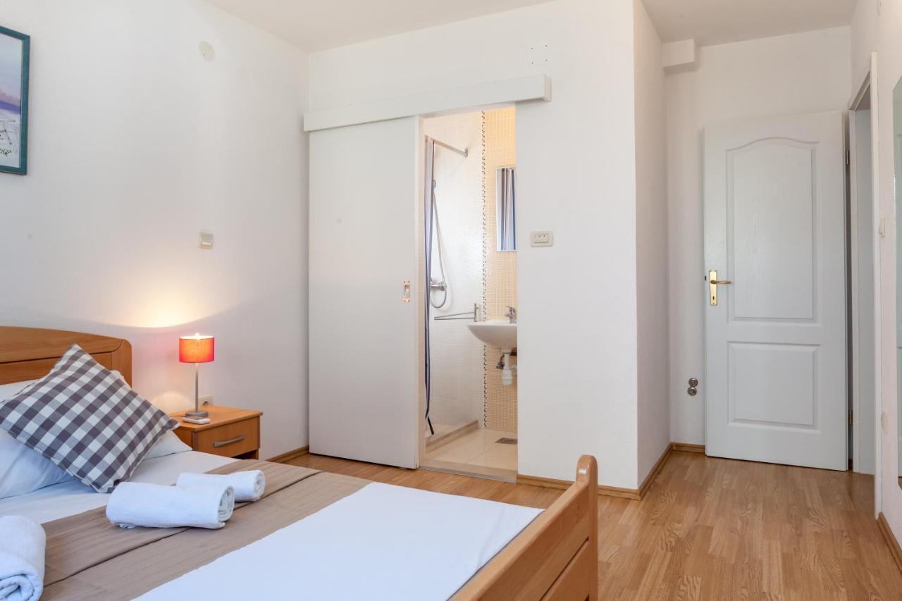 Apartments Leut 80M From The Sea Podgora Room photo