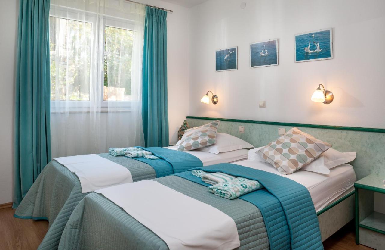 Apartments Leut 80M From The Sea Podgora Room photo