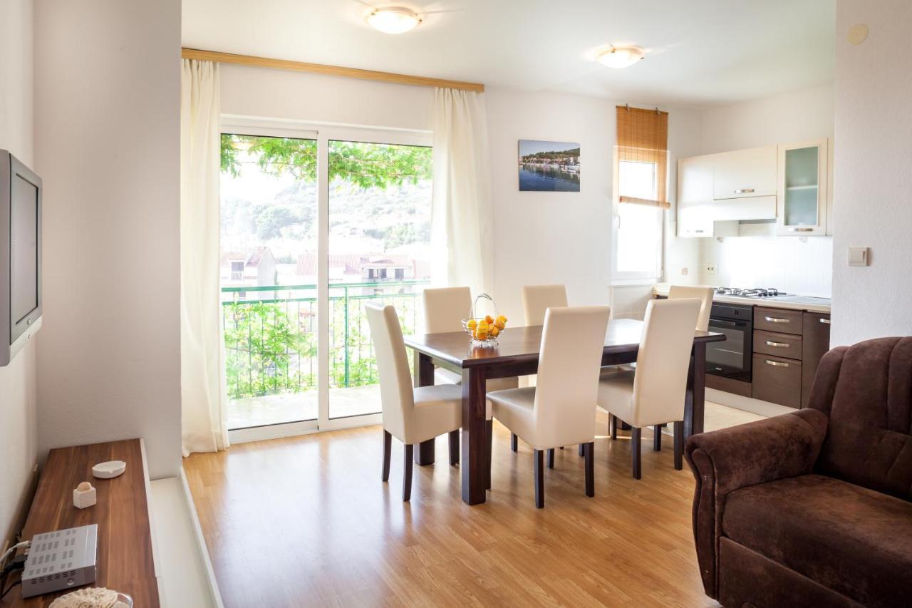 Apartments Leut 80M From The Sea Podgora Room photo