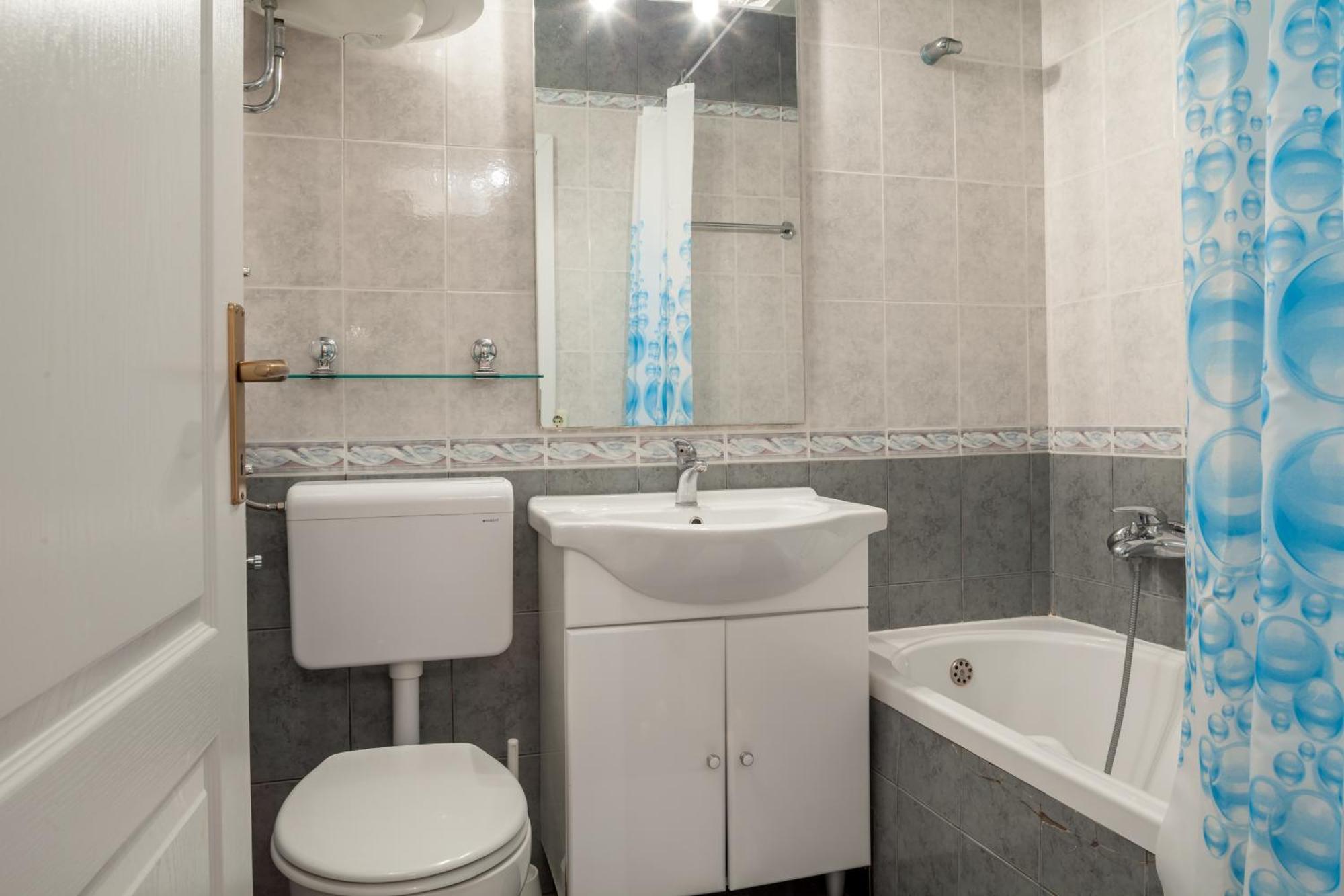 Apartments Leut 80M From The Sea Podgora Room photo