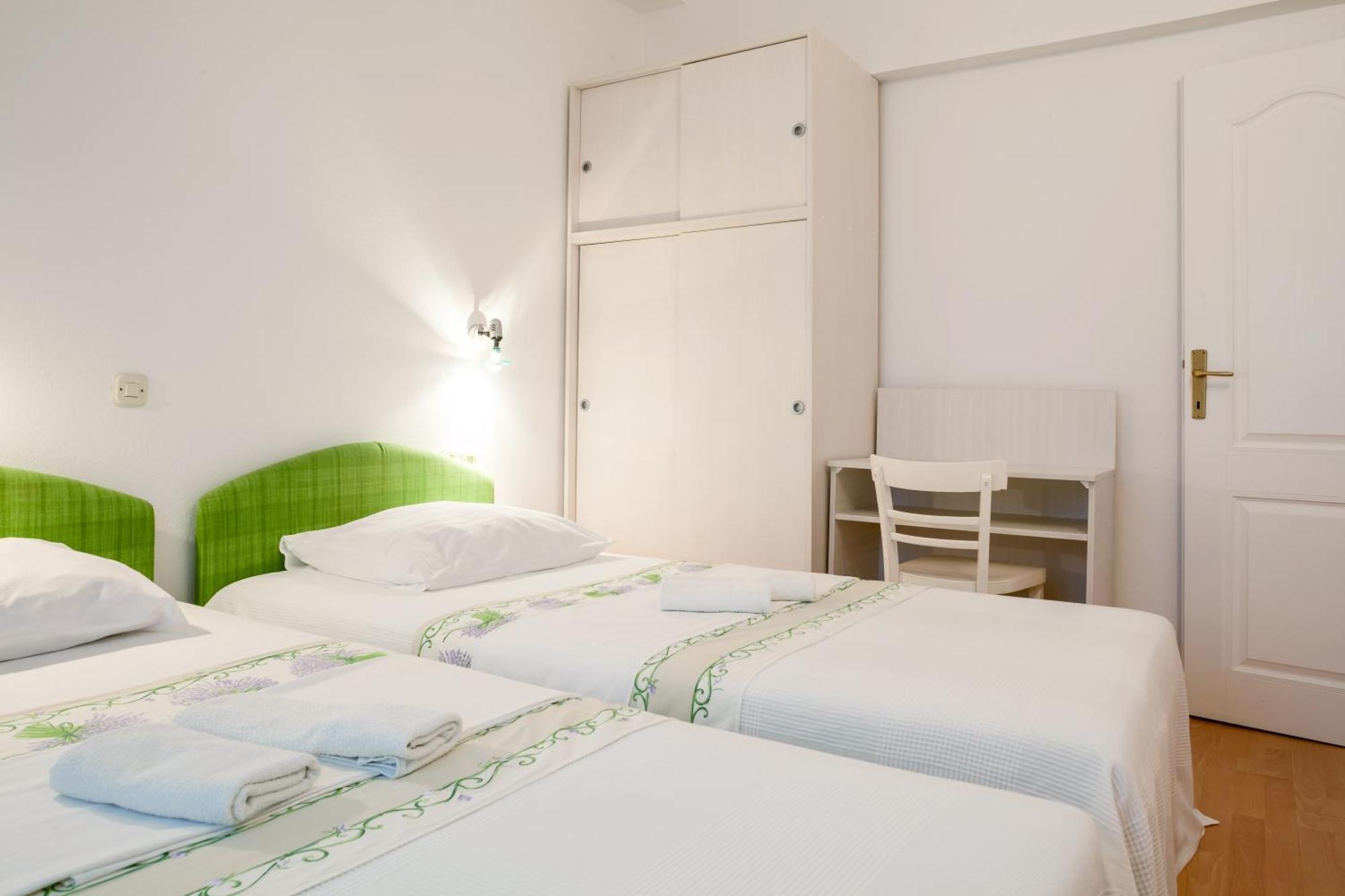 Apartments Leut 80M From The Sea Podgora Room photo