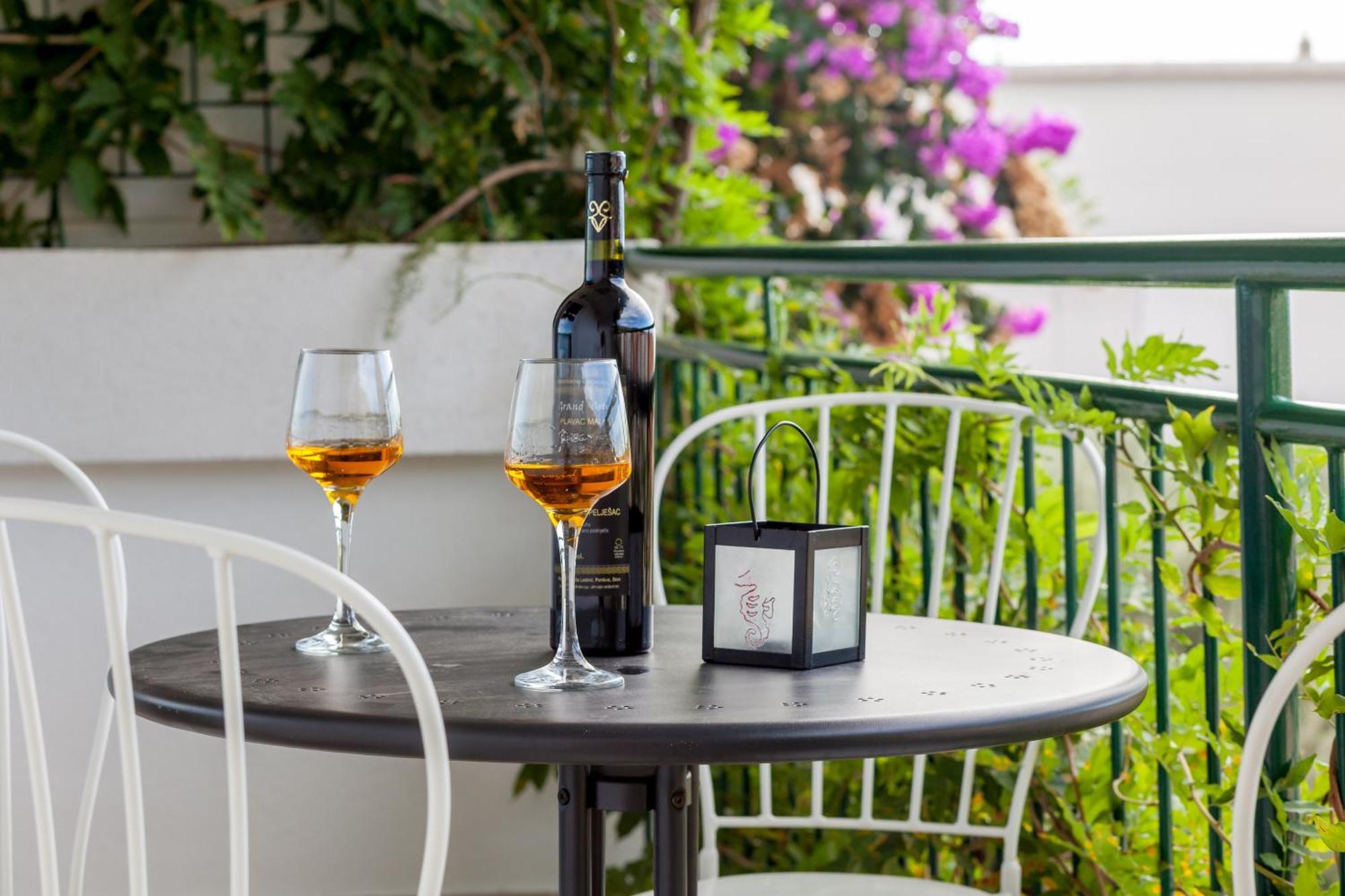 Apartments Leut 80M From The Sea Podgora Room photo