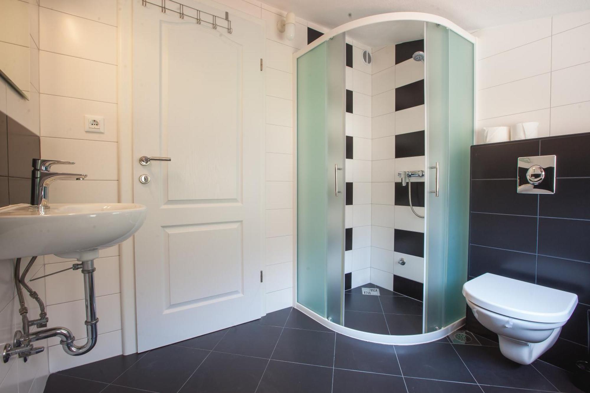 Apartments Leut 80M From The Sea Podgora Room photo