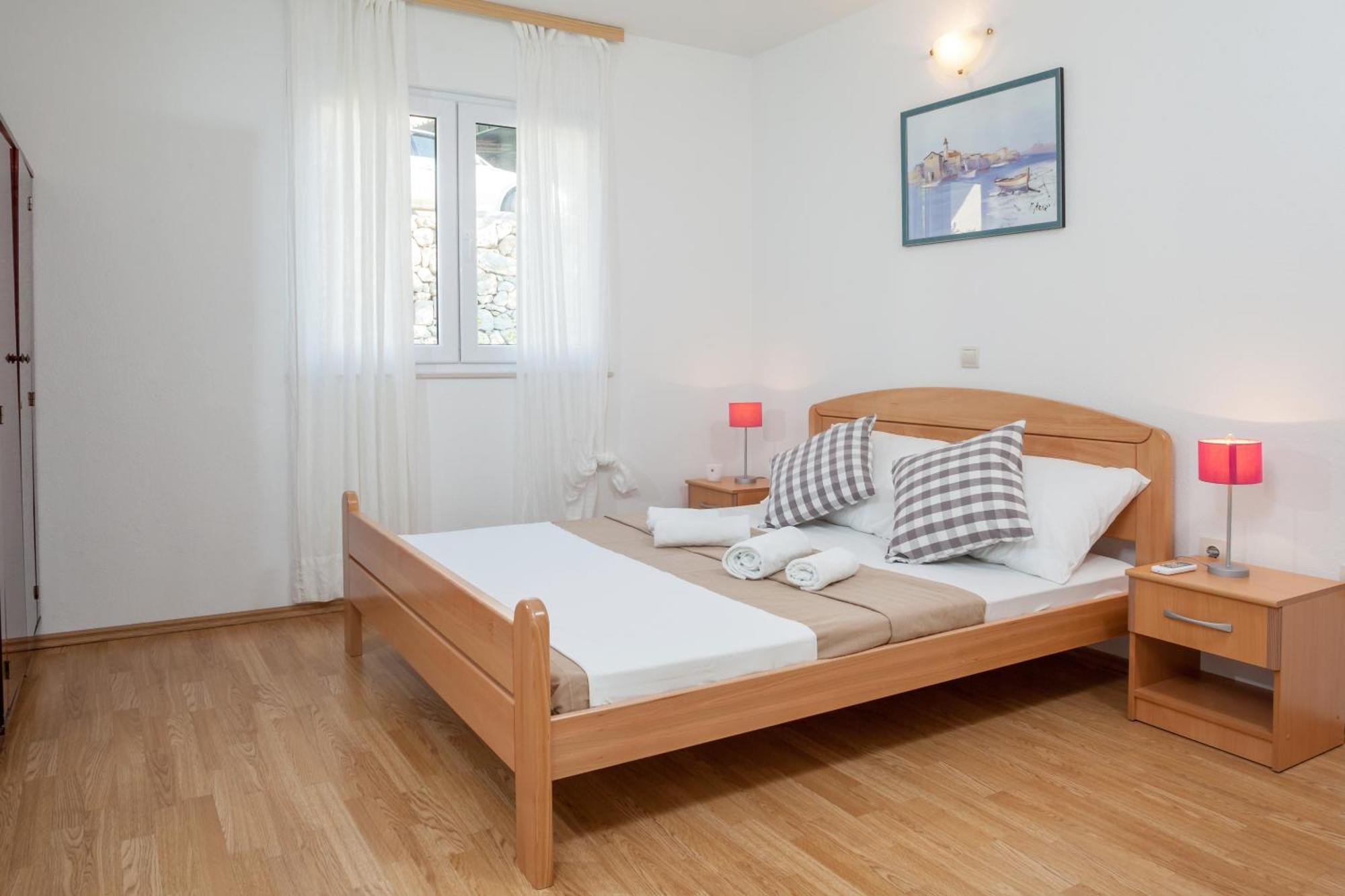 Apartments Leut 80M From The Sea Podgora Room photo