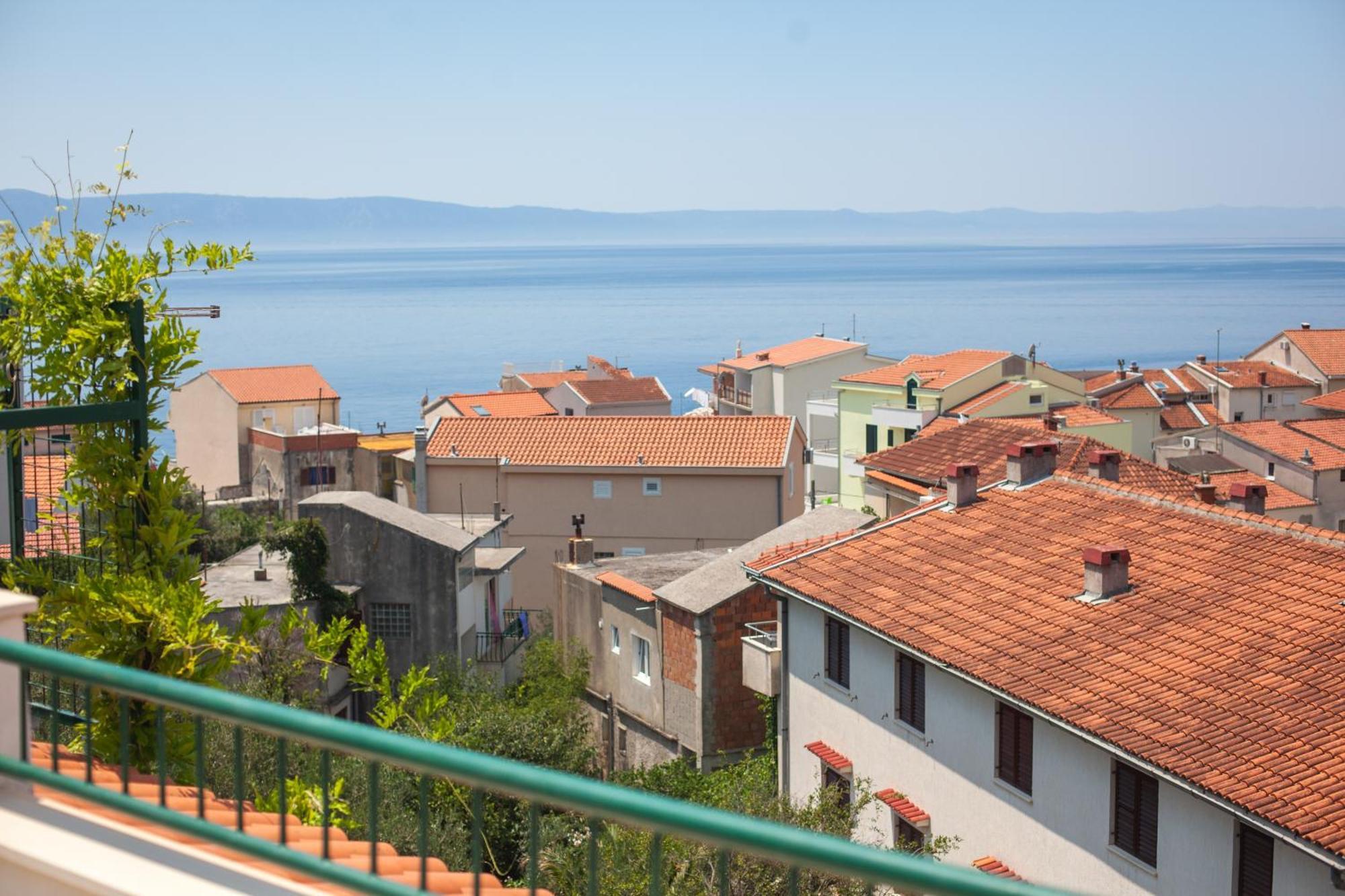 Apartments Leut 80M From The Sea Podgora Room photo
