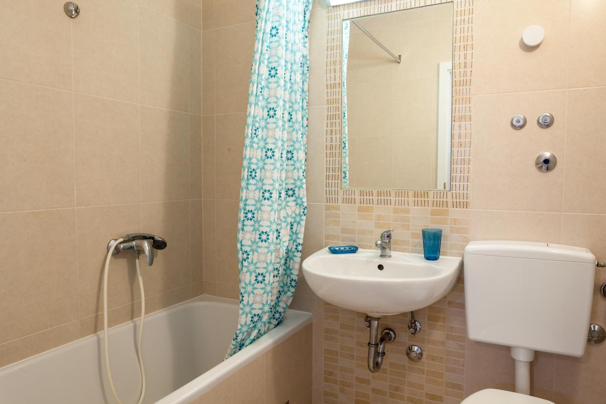 Apartments Leut 80M From The Sea Podgora Room photo