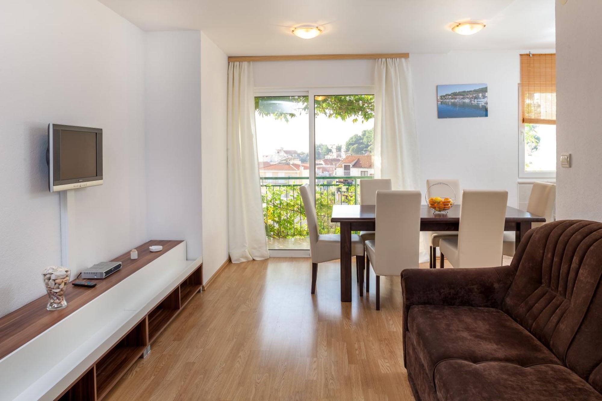 Apartments Leut 80M From The Sea Podgora Room photo