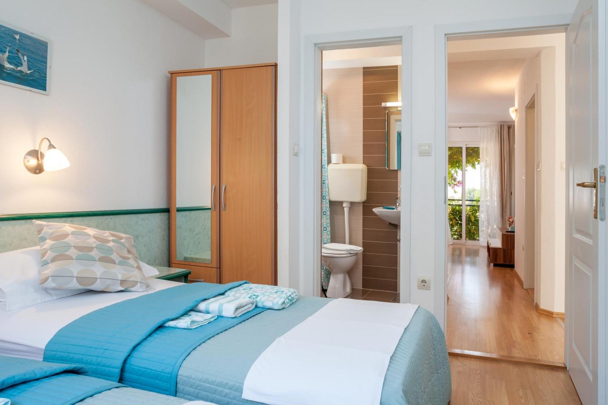 Apartments Leut 80M From The Sea Podgora Room photo