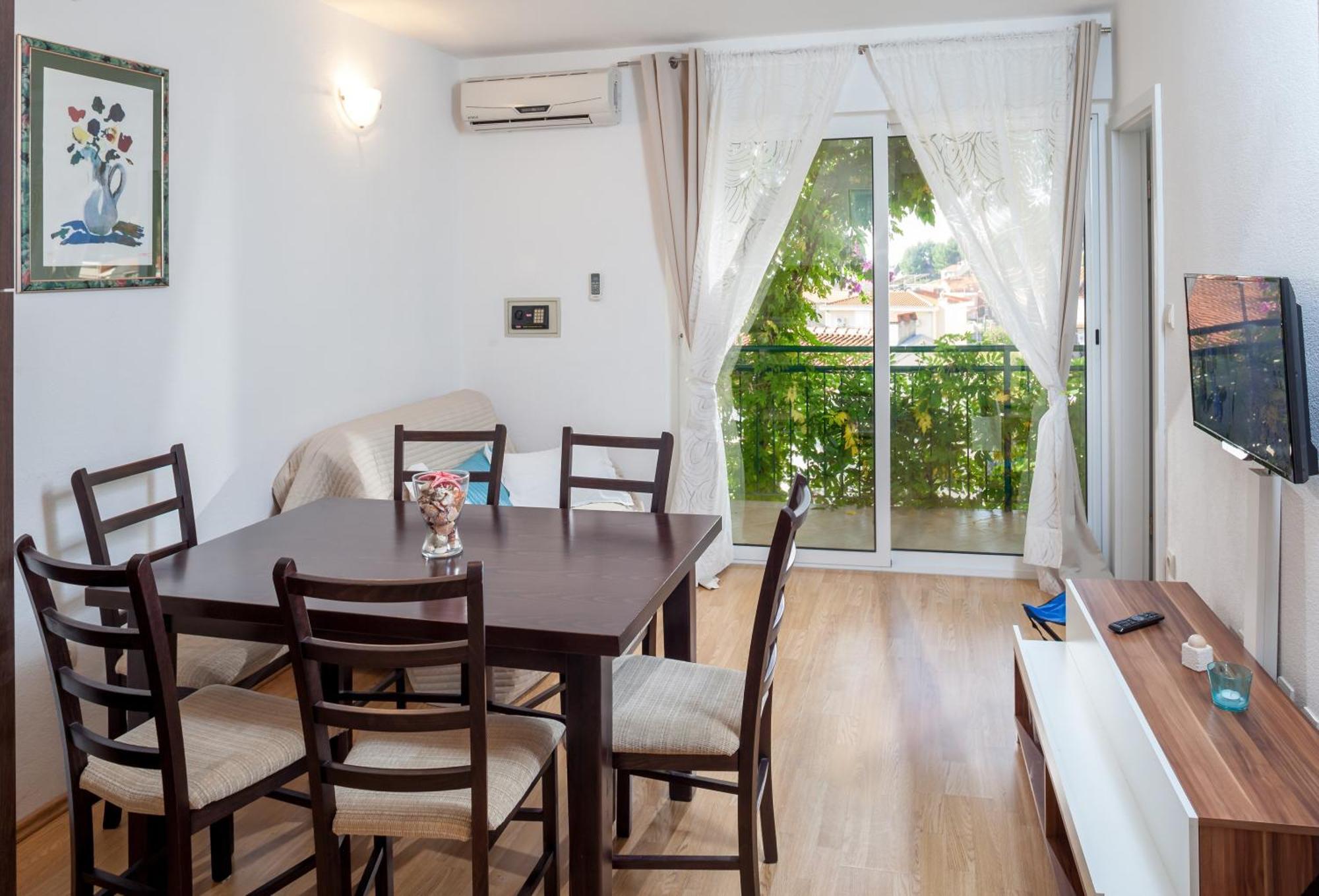 Apartments Leut 80M From The Sea Podgora Exterior photo